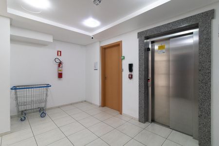 Apartamento à venda com 73m², 3 quartos e 2 vagas Apartamento à venda com 73m², 3 quartos e 2 vagasHall social