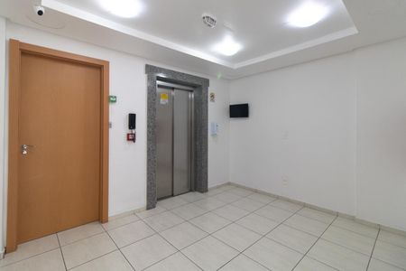 Apartamento à venda com 73m², 3 quartos e 2 vagas Apartamento à venda com 73m², 3 quartos e 2 vagasHall social