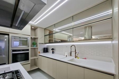 Apartamento para alugar com 151m², 3 quartos e 3 vagas Apartamento para alugar com 151m², 3 quartos e 3 vagasCozinha