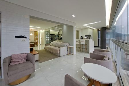 Apartamento para alugar com 151m², 3 quartos e 3 vagas Apartamento para alugar com 151m², 3 quartos e 3 vagasSacada