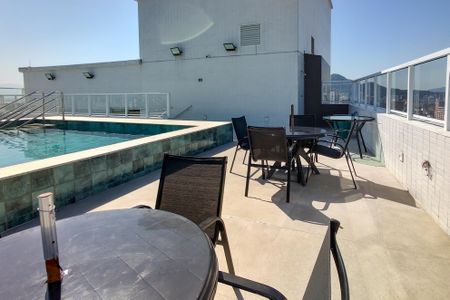 Apartamento para alugar com 151m², 3 quartos e 3 vagas Apartamento para alugar com 151m², 3 quartos e 3 vagasÁrea comum - Piscina