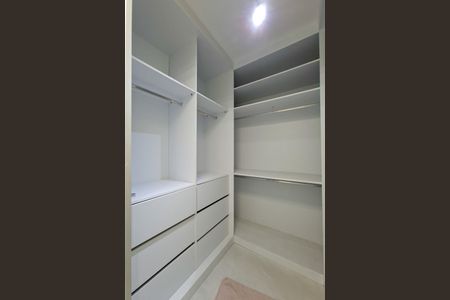 Apartamento para alugar com 151m², 3 quartos e 3 vagas Apartamento para alugar com 151m², 3 quartos e 3 vagasCloset da suíte