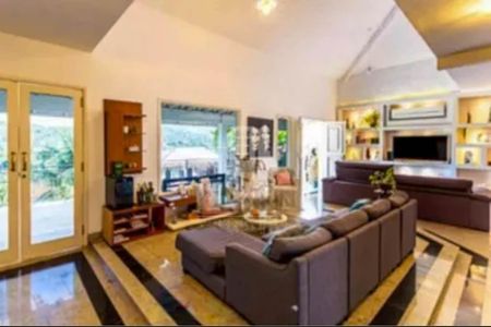 Casa de condomínio à venda com 200m², 3 quartos e 3 vagasSala