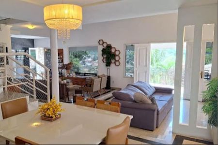 Sala de casa de condomínio à venda com 3 quartos, 200m² em Anil, Rio de Janeiro