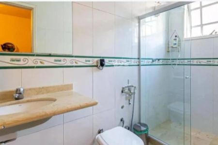 Casa de condomínio à venda com 200m², 3 quartos e 3 vagasBanheiro 2