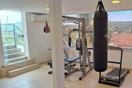 Casa de condomínio à venda com 200m², 3 quartos e 3 vagasAcademia