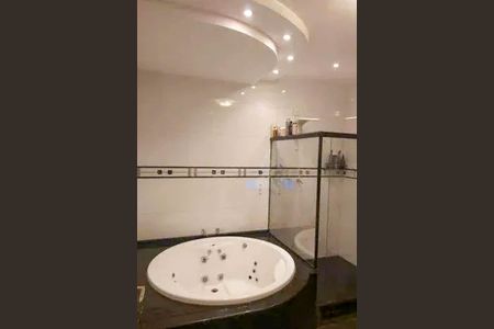 Casa de condomínio à venda com 200m², 3 quartos e 3 vagasBanheiro da Suíte