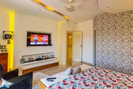 Casa de condomínio à venda com 200m², 3 quartos e 3 vagasSuíte