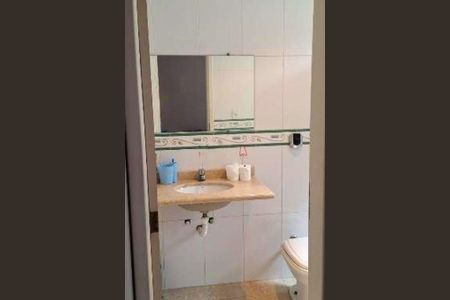 Casa de condomínio à venda com 200m², 3 quartos e 3 vagasBanheiro 2