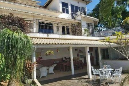 Casa de condomínio à venda com 200m², 3 quartos e 3 vagasFachada