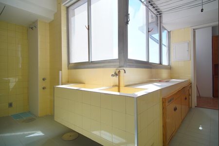 Apartamento para alugar com 166m², 3 quartos e 1 vagaÁrea de Serviço