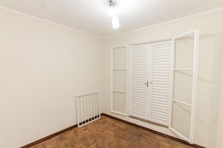 Casa à venda com 170m², 3 quartos e 3 vagas Casa à venda com 170m², 3 quartos e 3 vagasQuarto 2