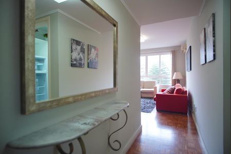 Entrada de apartamento à venda com 2 quartos, 82m² em Rio Branco, Porto Alegre