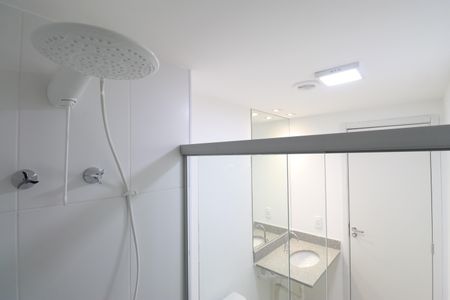 Banheiro de kitnet/studio para alugar com 1 quarto, 29m² em Vila Romana, São Paulo