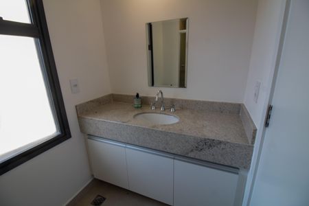 Apartamento para alugar com 69m², 2 quartos e 1 vaga Apartamento para alugar com 69m², 2 quartos e 1 vagaBanheiro da Suíte