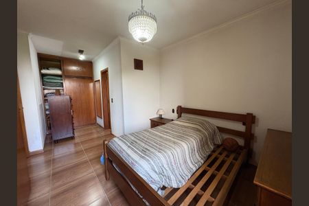 Casa à venda com 157m², 4 quartos e 2 vagasSuíte