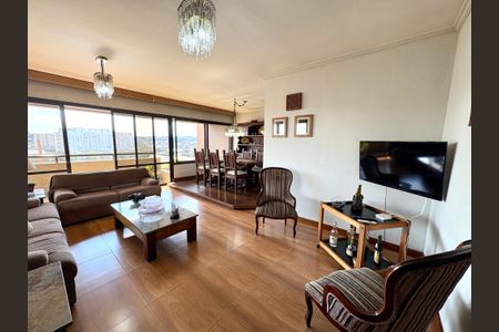 Casa à venda com 157m², 4 quartos e 2 vagasSala