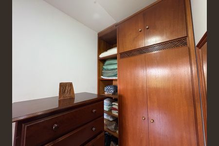 Casa à venda com 157m², 4 quartos e 2 vagasSuíte