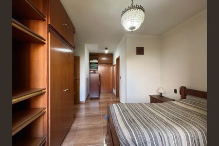 Casa à venda com 157m², 4 quartos e 2 vagasSuíte