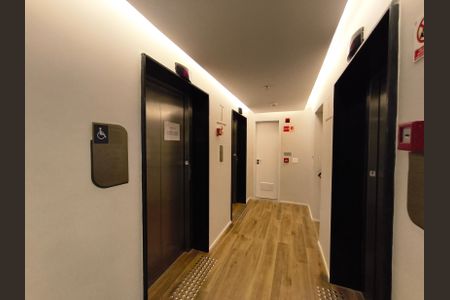 Studio à venda com 24m², 1 quarto e sem vagaElevadores