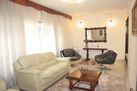 Casa à venda com 400m², 4 quartos e 5 vagasSala