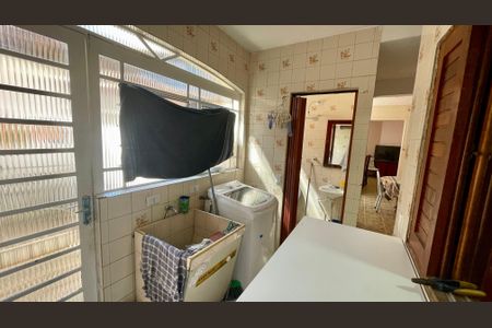 Casa à venda com 344m², 6 quartos e 5 vagas Casa à venda com 344m², 6 quartos e 5 vagasÁrea de Serviço