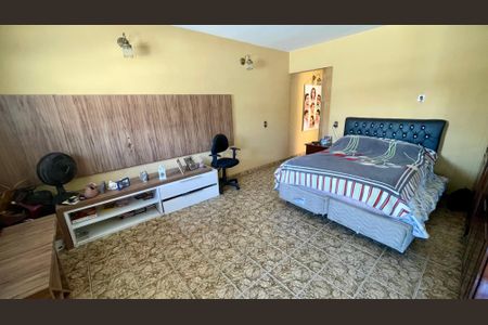 Casa à venda com 344m², 6 quartos e 5 vagas Casa à venda com 344m², 6 quartos e 5 vagasQuarto 2