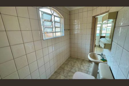 Casa à venda com 344m², 6 quartos e 5 vagas Casa à venda com 344m², 6 quartos e 5 vagasBanheiro Suíte