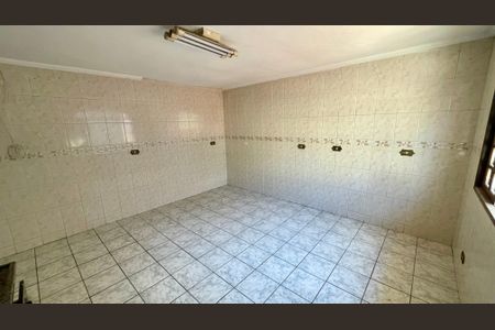 Casa à venda com 344m², 6 quartos e 5 vagas Casa à venda com 344m², 6 quartos e 5 vagasCozinha