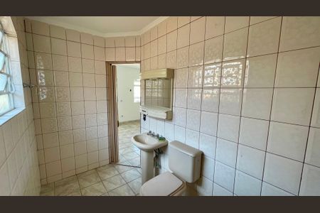 Casa à venda com 344m², 6 quartos e 5 vagas Casa à venda com 344m², 6 quartos e 5 vagasBanheiro Suíte