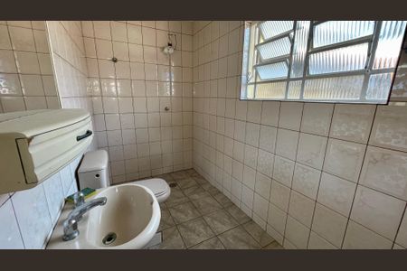 Casa à venda com 344m², 6 quartos e 5 vagas Casa à venda com 344m², 6 quartos e 5 vagasBanheiro Suíte