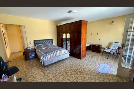 Casa à venda com 344m², 6 quartos e 5 vagas Casa à venda com 344m², 6 quartos e 5 vagasQuarto 2