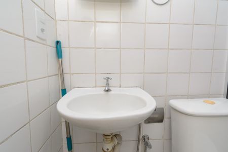 Banheiro Social de apartamento à venda com 2 quartos, 45m² em Solar do Barreiro, Belo Horizonte