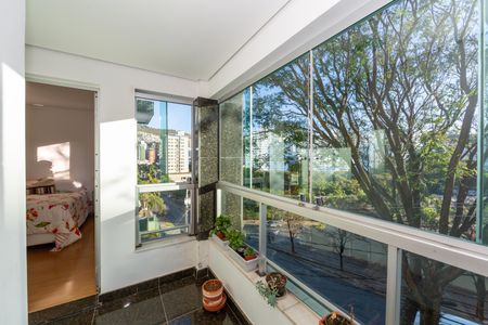 Apartamento à venda com 145m², 4 quartos e 2 vagasVaranda