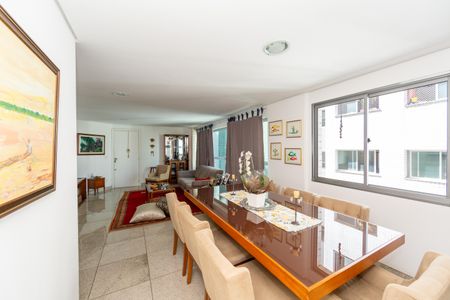 Apartamento à venda com 145m², 4 quartos e 2 vagasSala