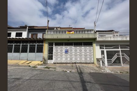 Casa à venda com 105m², 3 quartos e 2 vagasFachada+Placa