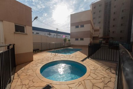 Apartamento para alugar com 44m², 2 quartos e 1 vaga Apartamento para alugar com 44m², 2 quartos e 1 vagaÁrea comum - Piscina