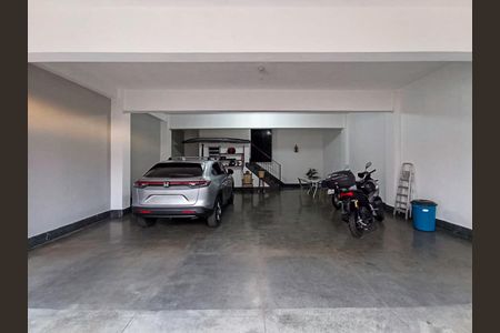 Casa para alugar com 200m², 4 quartos e 8 vagas Casa para alugar com 200m², 4 quartos e 8 vagasGaragem