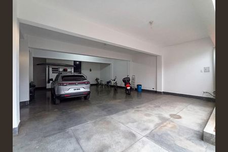 Casa para alugar com 200m², 4 quartos e 8 vagas Casa para alugar com 200m², 4 quartos e 8 vagasGaragem