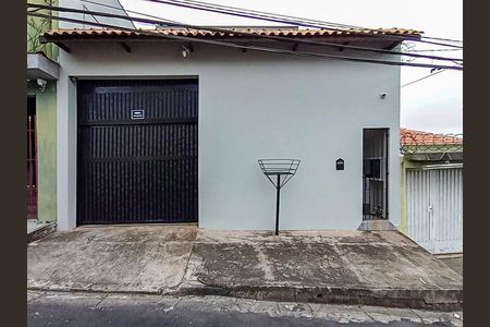 Casa para alugar com 200m², 4 quartos e 8 vagas Casa para alugar com 200m², 4 quartos e 8 vagasFachada