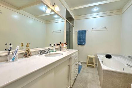 Apartamento à venda com 288m², 4 quartos e 2 vagasBanheiro da Suíte 