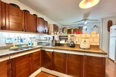 Apartamento à venda com 288m², 4 quartos e 2 vagasCozinha