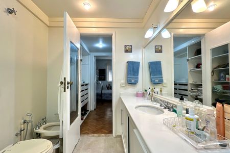 Apartamento à venda com 288m², 4 quartos e 2 vagasBanheiro da Suíte 