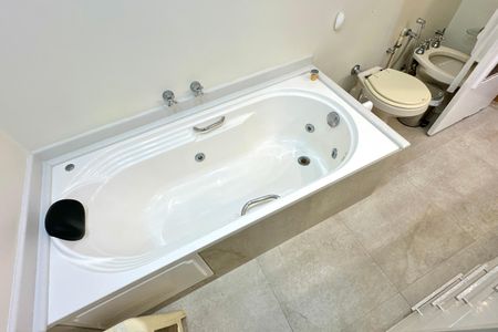 Apartamento à venda com 288m², 4 quartos e 2 vagasBanheiro da Suíte 