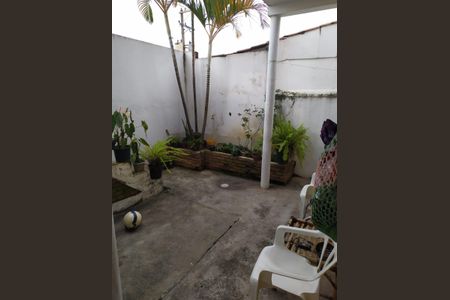 Casa à venda com 200m², 4 quartos e 3 vagas Casa à venda com 200m², 4 quartos e 3 vagasQuintal