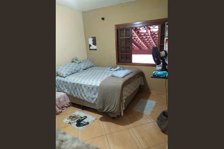 Casa à venda com 200m², 4 quartos e 3 vagas Casa à venda com 200m², 4 quartos e 3 vagasQuarto