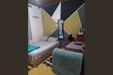 Casa à venda com 200m², 4 quartos e 3 vagas Casa à venda com 200m², 4 quartos e 3 vagasQuarto