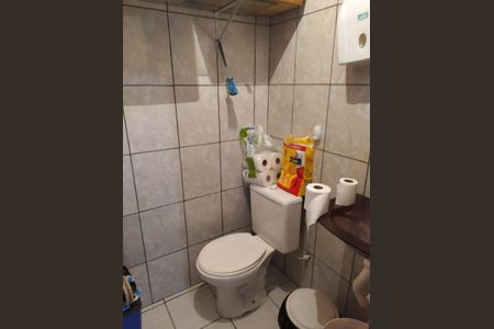 Casa à venda com 200m², 4 quartos e 3 vagas Casa à venda com 200m², 4 quartos e 3 vagasBanheiro