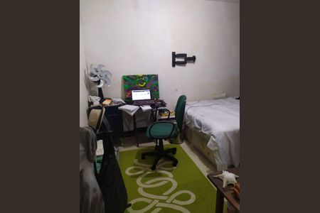 Casa à venda com 200m², 4 quartos e 3 vagas Casa à venda com 200m², 4 quartos e 3 vagasQuarto