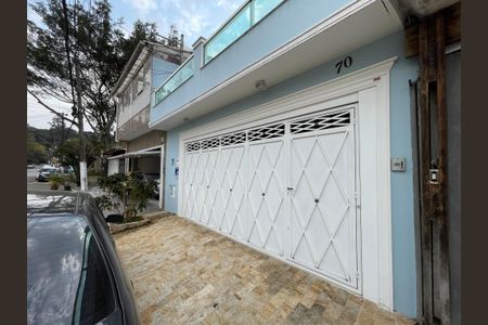 Casa à venda com 247m², 2 quartos e 2 vagasFachada